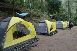 mendirikan tenda yatim camp yauma 